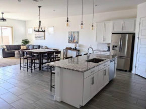 Elegant/New/Modern 4bd/2.5ba Home near Verrado
